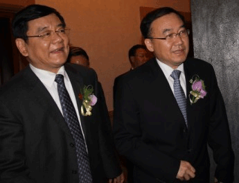 國(guó)家質(zhì)檢總局副局長(zhǎng)劉平均，河南省副省長(zhǎng)徐濟(jì)超進(jìn)入會(huì)場(chǎng)